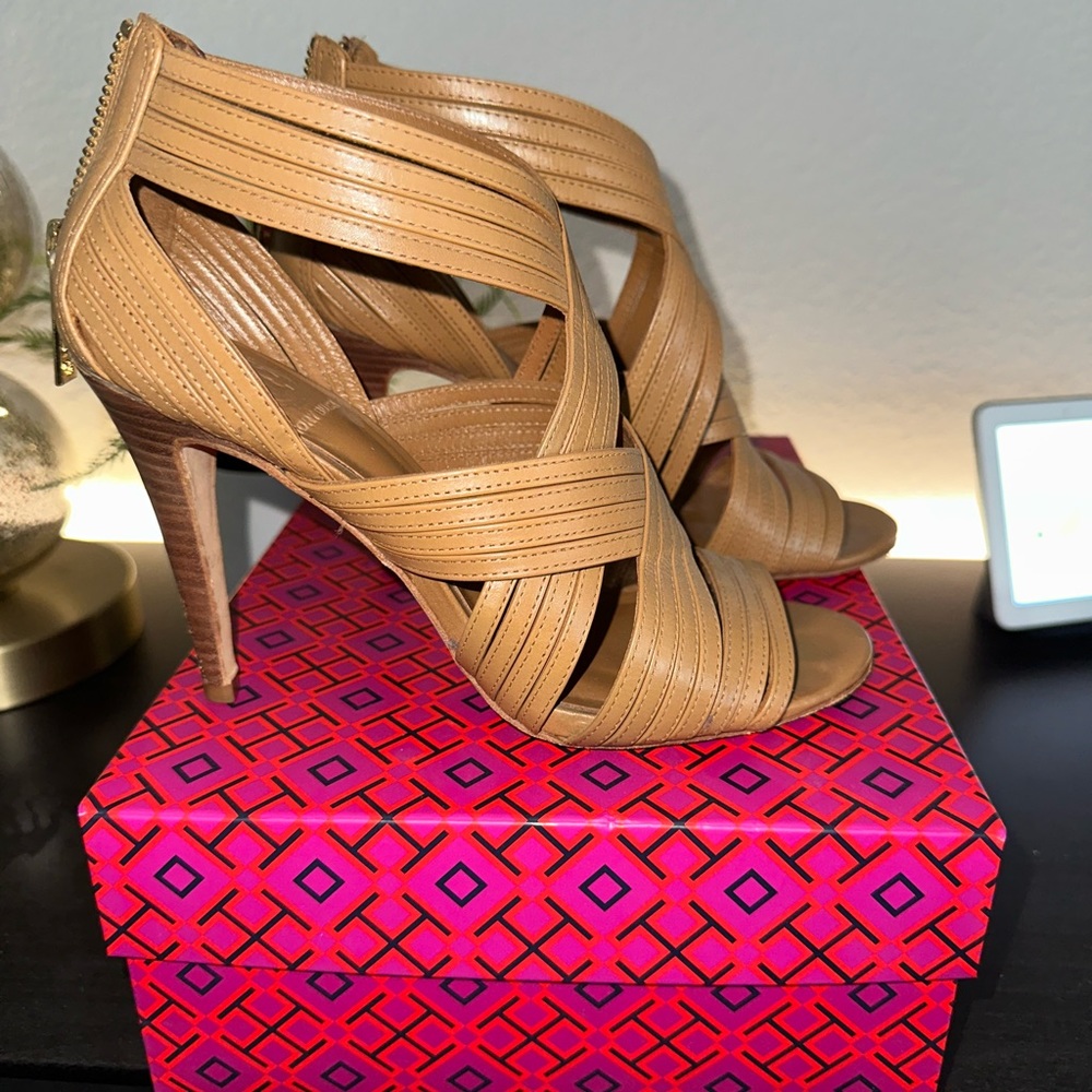 Authentic Tory Burch heels. Light cognac color.